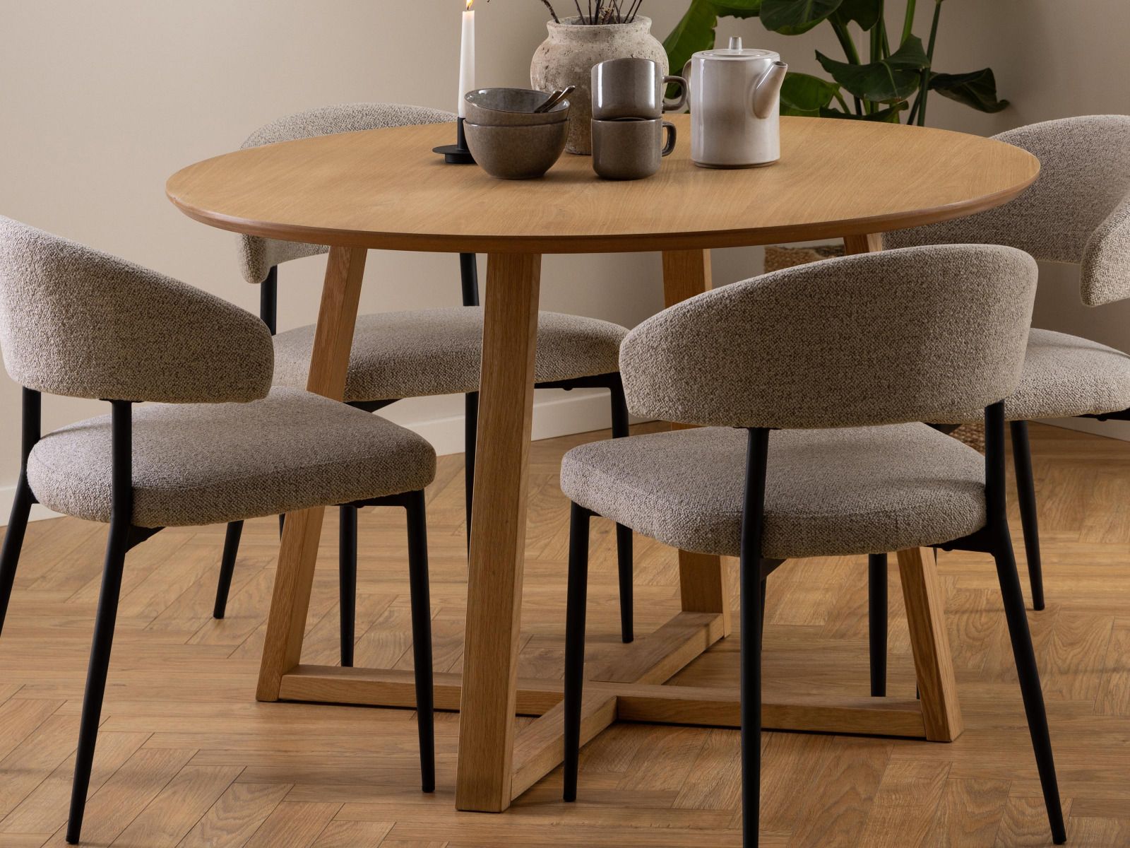 01_0000096676_MALIKA_veneer_oak_oiled